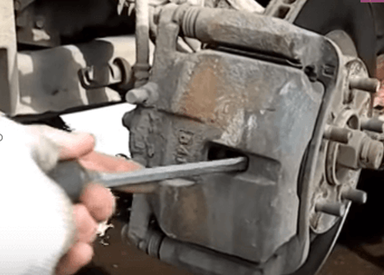 Как заменить задние тормозные колодки на Nissan Qashqai своими руками