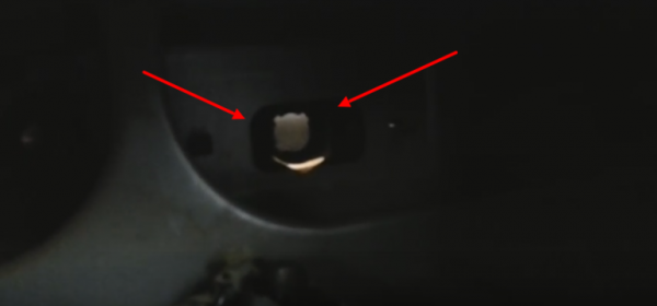 Замена лампочки подсветки номерного знака на Honda CR-V своими руками