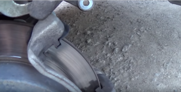Как самостоятельно заменить задние тормозные колодки на автомобиле Kia Rio