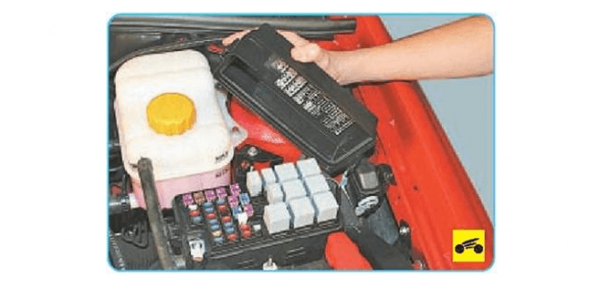 Chevrolet Lacetti Блок предохранителей и блок реле - пошаговое руководство