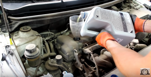Как заменить моторное масло и фильтр в автомобиле Kia Rio
