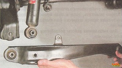 Как заменить заднюю втулку и рычаг на автомобиле Honda CR-V