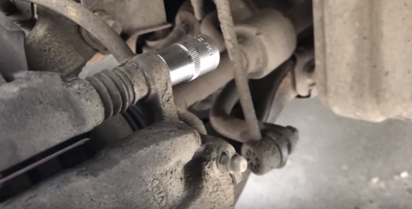 Замена и обслуживание передних тормозных колодок на автомобиле Kia Rio