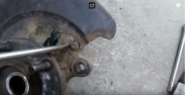 Как заменить подшипник передней ступицы в автомобиле Mazda3