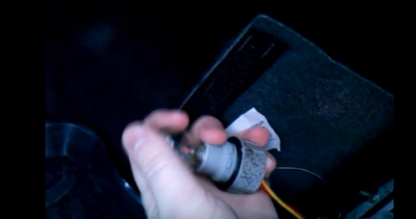 Как заменить лампу стоп-сигнала на Lada Granta - пошаговая инструкция
