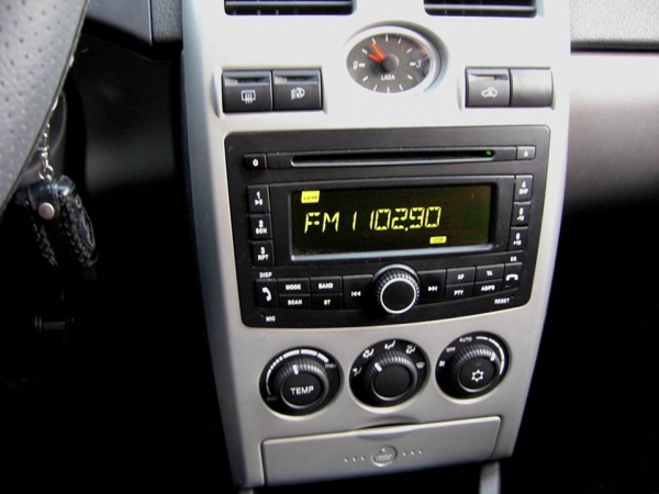 Как подключить телефон к автомобильному радио - 3 разных способа