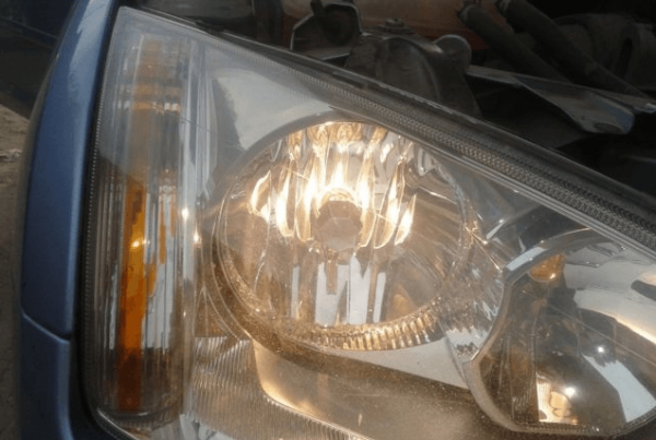 Как самостоятельно заменить лампочки ближнего и дальнего света на Ford Focus