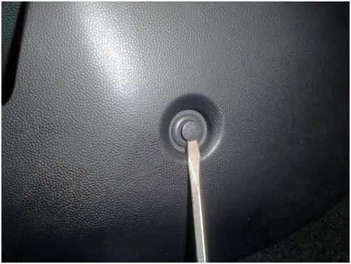 Как заменить салонный фильтр в автомобиле Mazda3 своими руками
