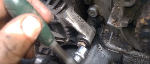Как заменить ремень и щетки генератора на автомобиле Audi A6