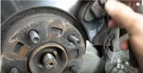 Как заменить подшипник передней ступицы в автомобиле Mazda3