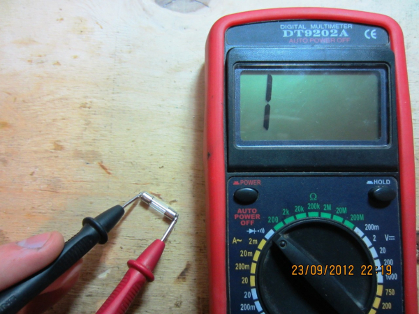 Почему не горит лампа зарядки аккумулятора ВАЗ 2106 - 2107