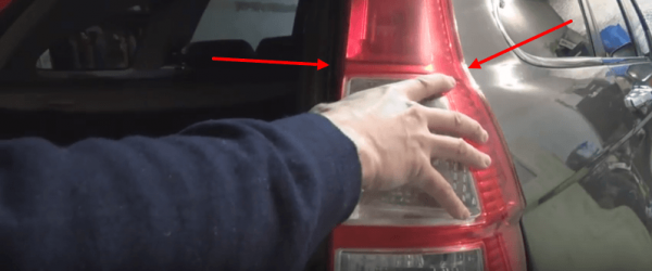 Как заменить лампочку габаритного света на Honda CR-V своими руками.