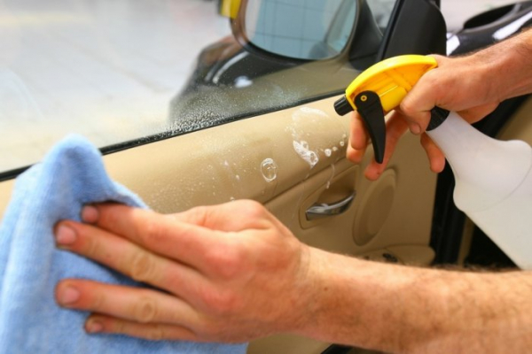 Обзор лучших моющих средств для очистки салона автомобиля