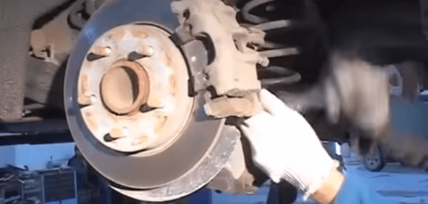 Как заменить задние тормозные колодки на Mazda3