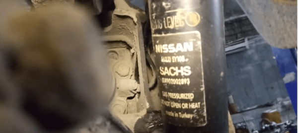Как выбрать и заменить задний амортизатор для Nissan Qashqai.