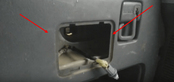 Как заменить лампочку подсветки номерного знака на Honda CR-V своими руками