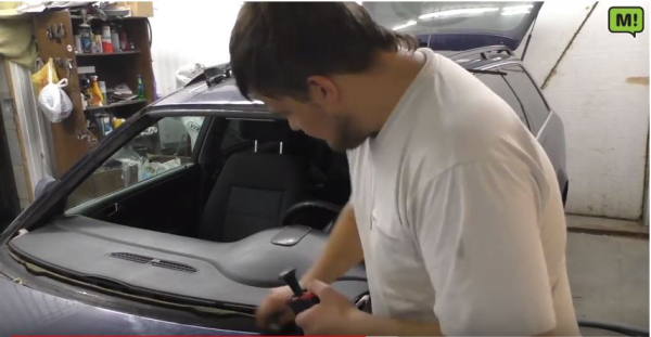 Как заменить лобовое стекло на Audi A6 C5